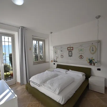 Near With Panoramic Views Vila Oggebbio