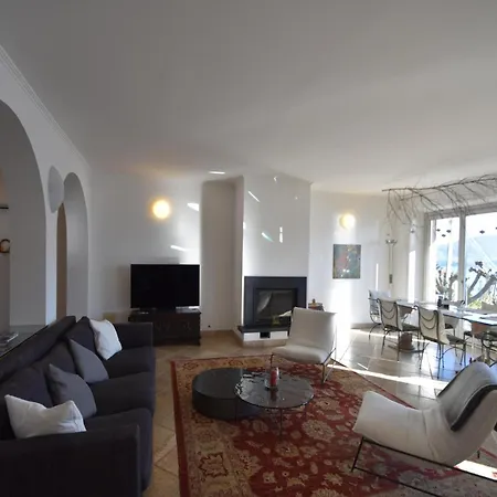 Near With Panoramic Views Vila